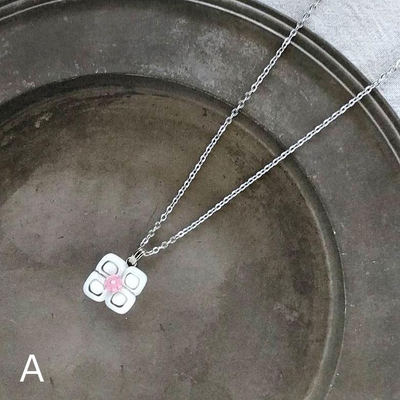 【ベネチアンガラス】ホワイトフラワーペンダント・色選択可