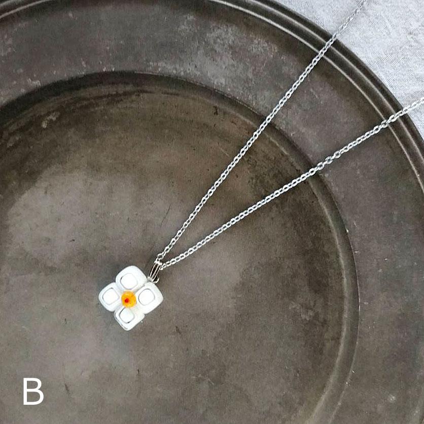 【ベネチアンガラス】ホワイトフラワーペンダント・色選択可 | 2枚目